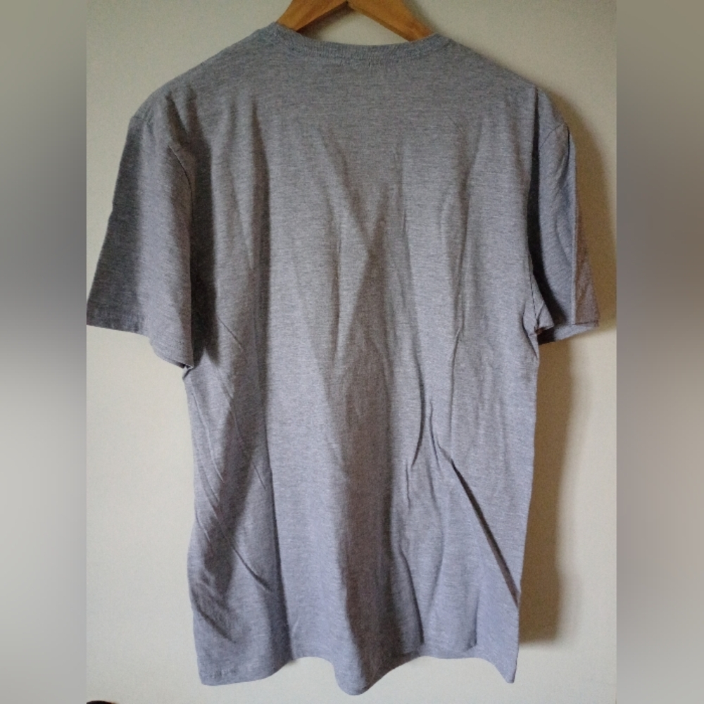 NWT Gray Snoopy Peanuts T-Shirt Explore The Outdoors Size Medium - Picture 4 of 6